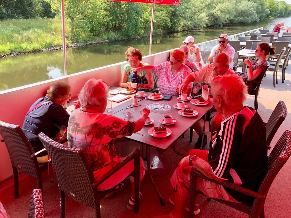 Alltagsbegleiter_Freizeitbegleiter_Wiethe_Ausflug_Saaleschifffahrt-02
