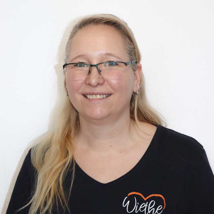  Karin Czinege